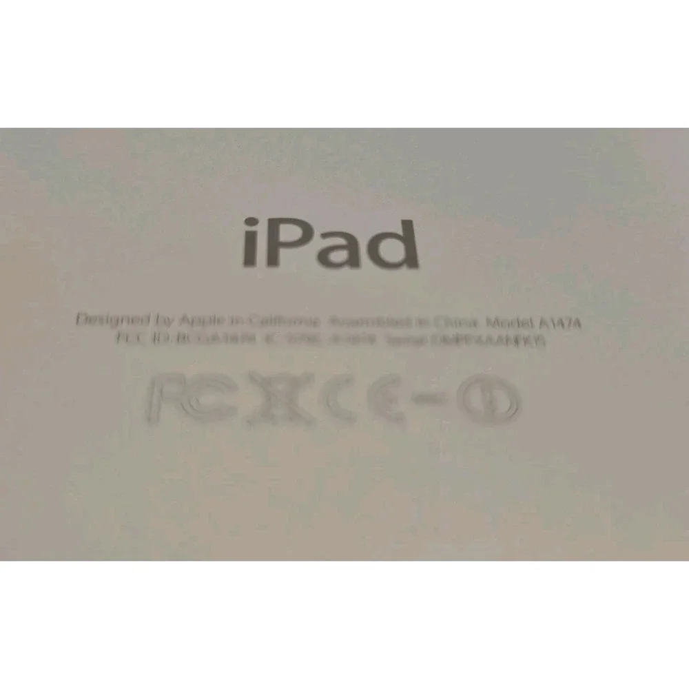 Apple iPad Air Silver A-1474 32GB 1st Gen i0S WiFi  9.7